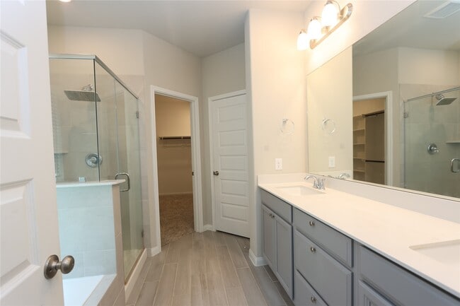 Building Photo - 7219 Toluca Dr
