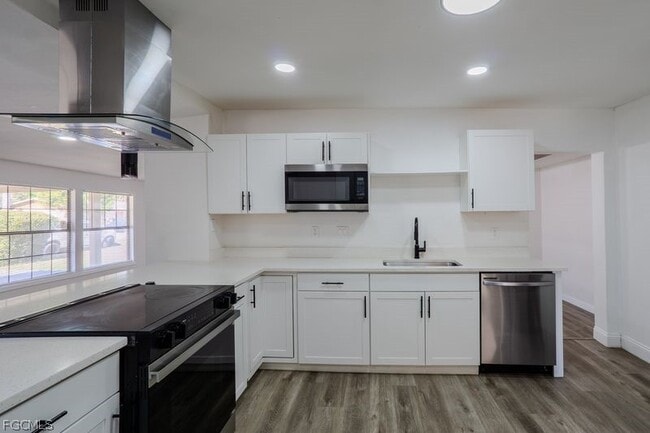 Building Photo - 599 Carolina Ave