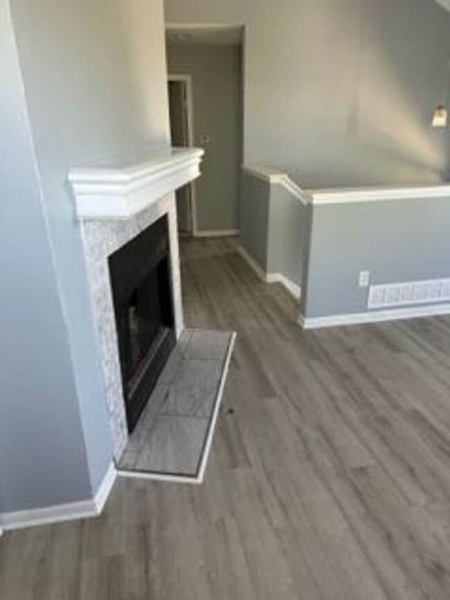 Building Photo - Beautiful 3 Bedroom 2 Bath Duplex!