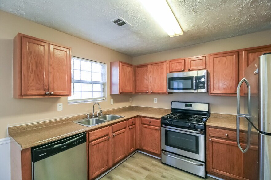 Building Photo - 1403 Lancaster Ct