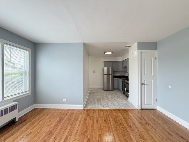 Building Photo - 2754 W North Shore Ave
