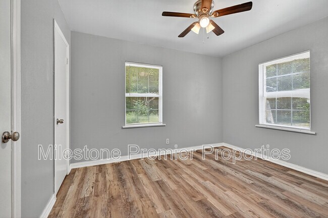 Building Photo - 401 S Contemporary Dr