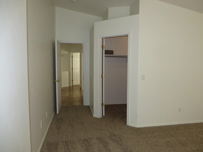 Building Photo - 570 W Faith Dawn Ct