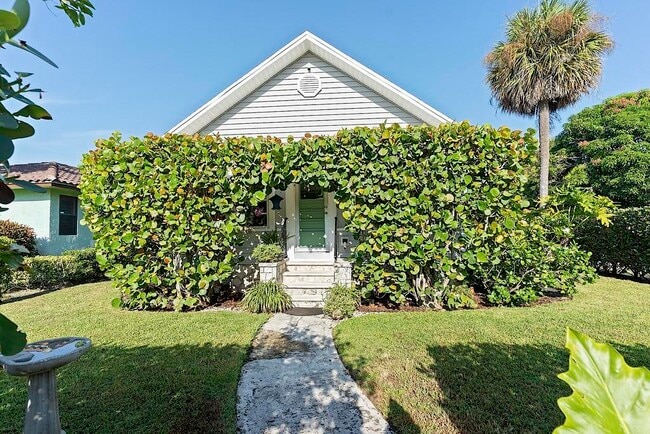 Building Photo - 629 N Lakeside Dr
