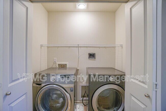 Building Photo - 2105 NE 118th Pl