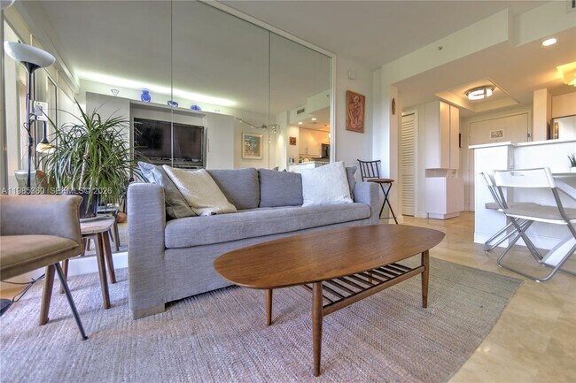 Building Photo - 2951 S Bayshore Dr