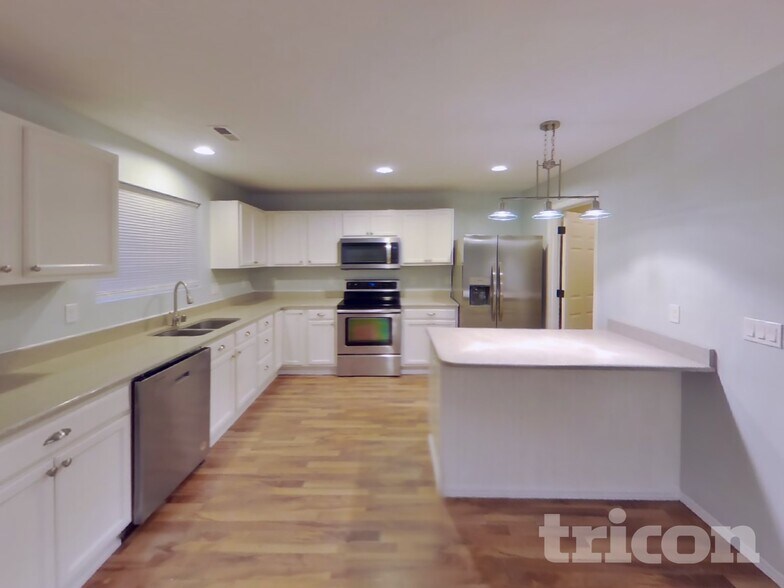 Building Photo - 2254 SW Siskin Cir