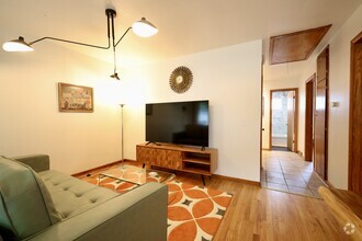 Building Photo - Renovated 2BR | Furnished, Util. Inc.