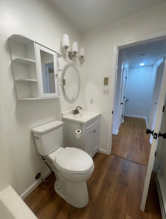 Building Photo - 100 Warren Cir