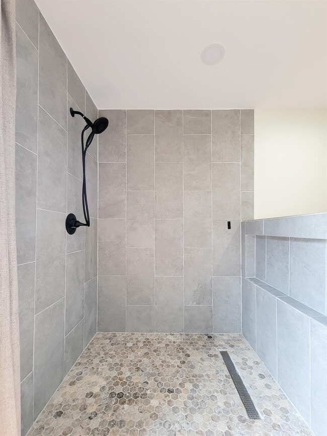 Building Photo - 18603 Point Lookout Dr