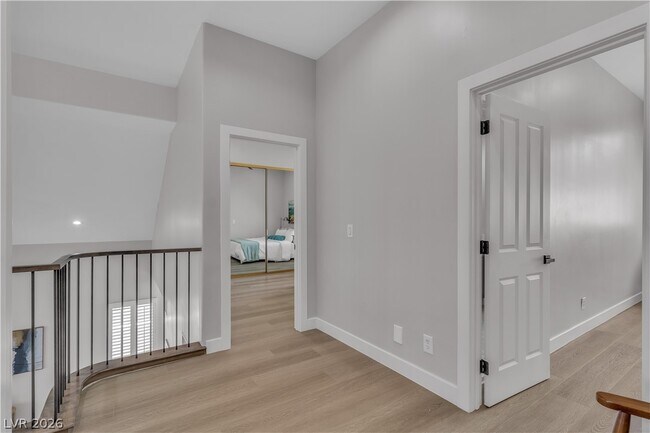 Building Photo - 8848 Rainbow Ridge Dr
