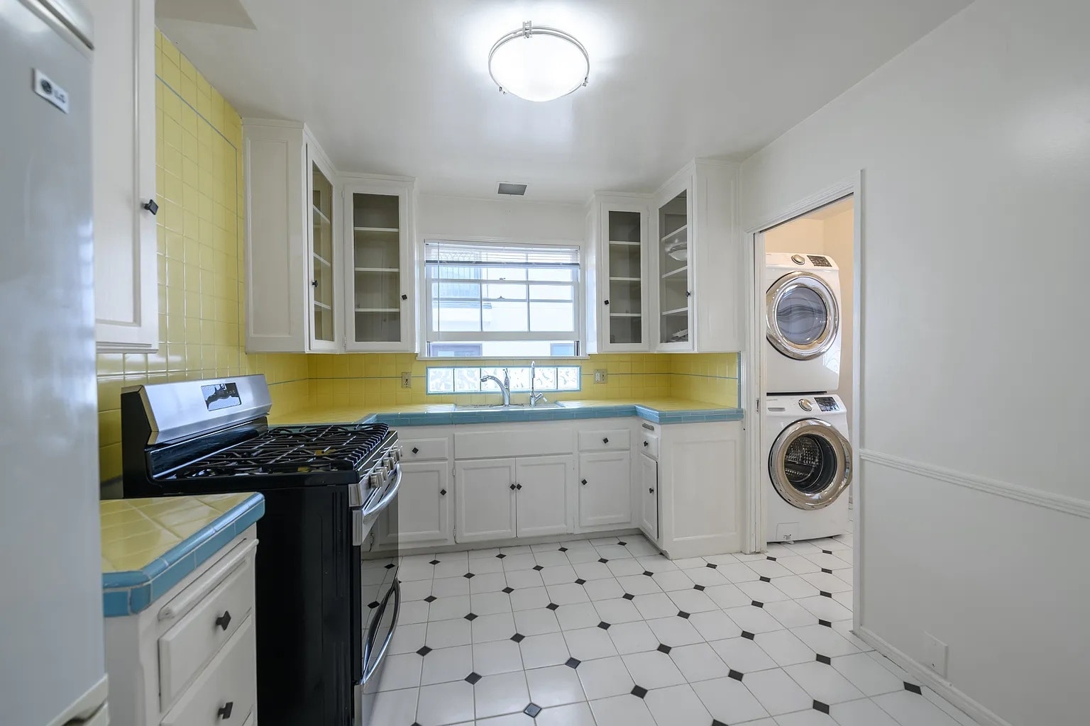 Building Photo - 10723 Ashton Ave