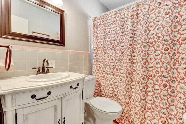 Building Photo - 390 N Juno Ln