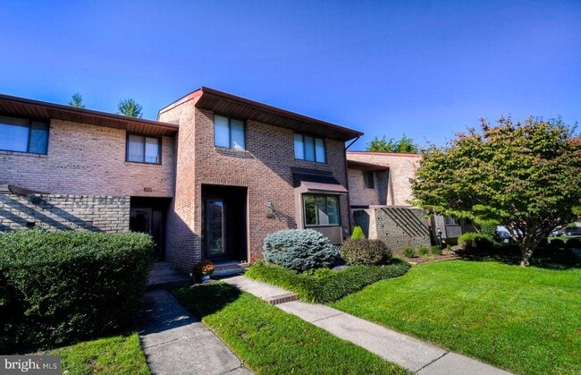 Primary Photo - 305 Five Farms Ln
