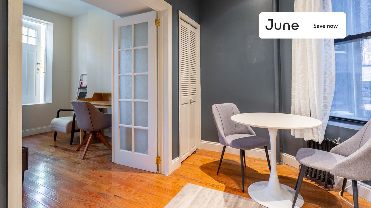 Building Photo - 715 E 5th St