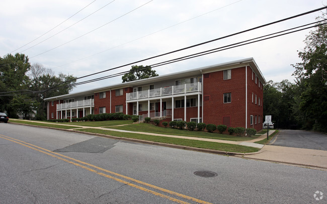 Building Photo - East Pines Gardens