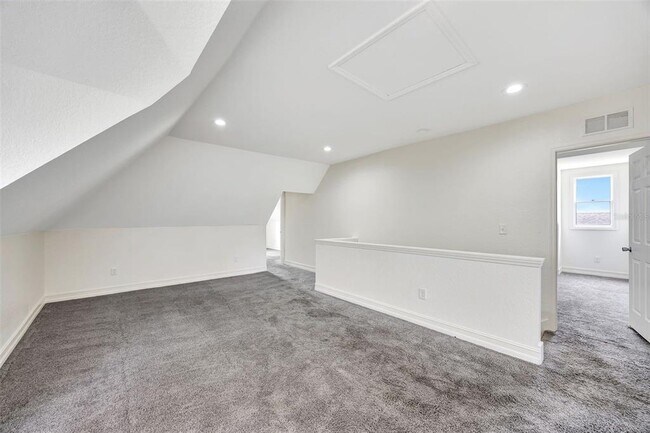Building Photo - 912 E 20th Ave