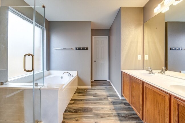 Building Photo - 5711 Kenwood