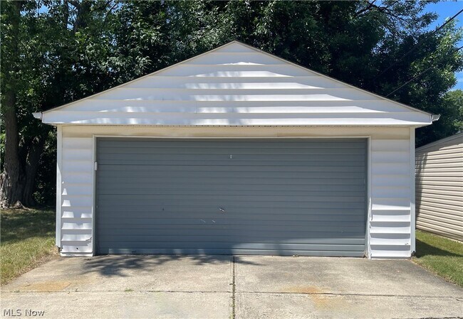 Building Photo - 13407 Woodward Blvd