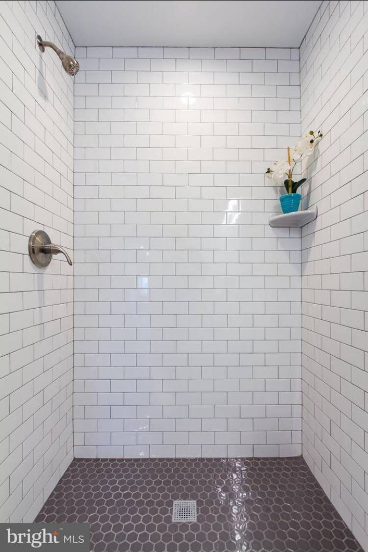 Building Photo - 9 E Fort Ave