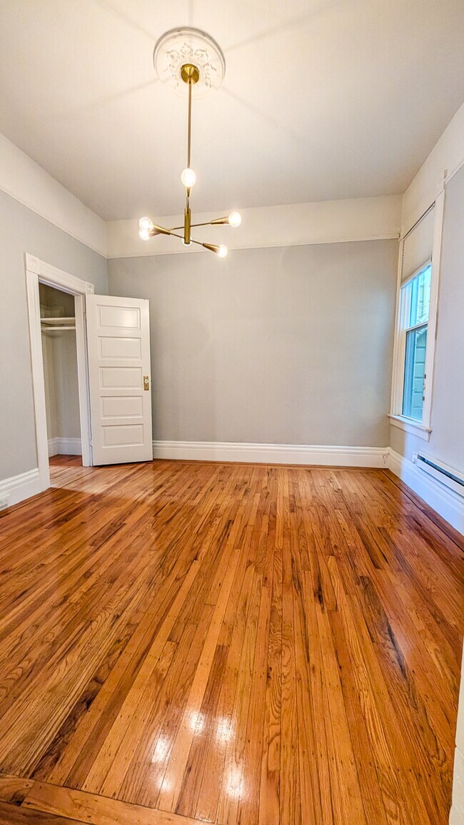 Building Photo - 657 Castro St