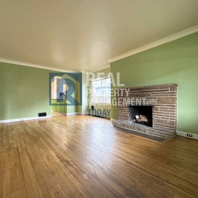 Building Photo - Sweet 3 bedroom and 2 bath + 3 car garage ...