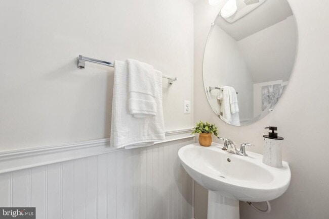 Building Photo - 44603 Wolfhound Sq