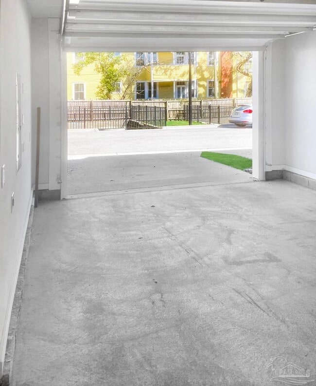 Building Photo - 218 N De Villiers St