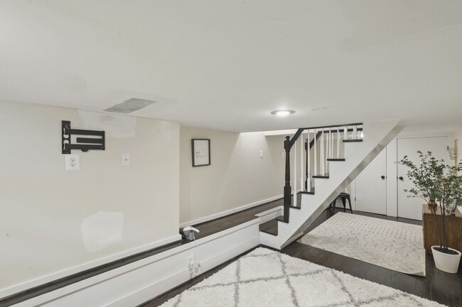 Building Photo - 425 Gittings St