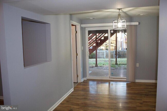 Building Photo - 1123 Keswick Pl