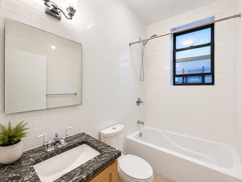 Building Photo - 607 W 137th St