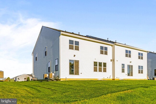 Building Photo - 133 Alroy Rd