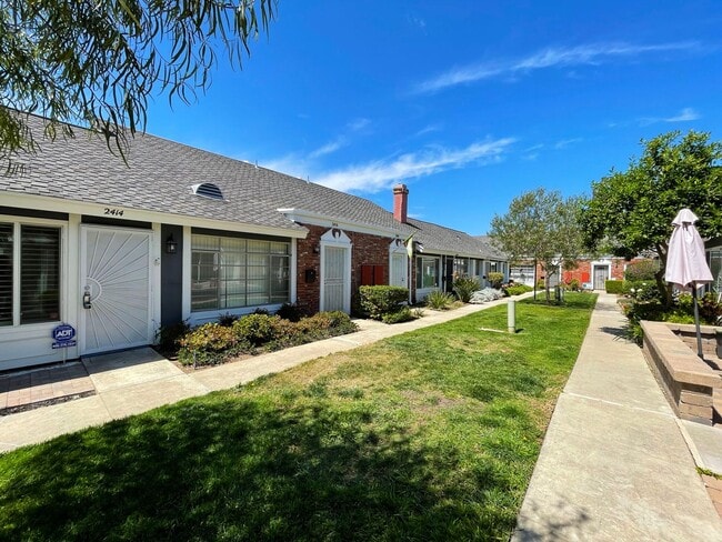 Building Photo - Single-Story Condo Steps from OC Fairgrounds & Minutes to Eastside Costa Mesa