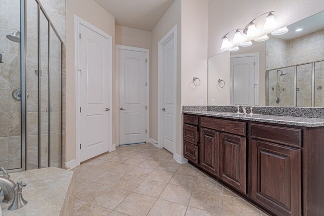 Building Photo - Charming 4-Bedroom Home in Prime North Central Location!