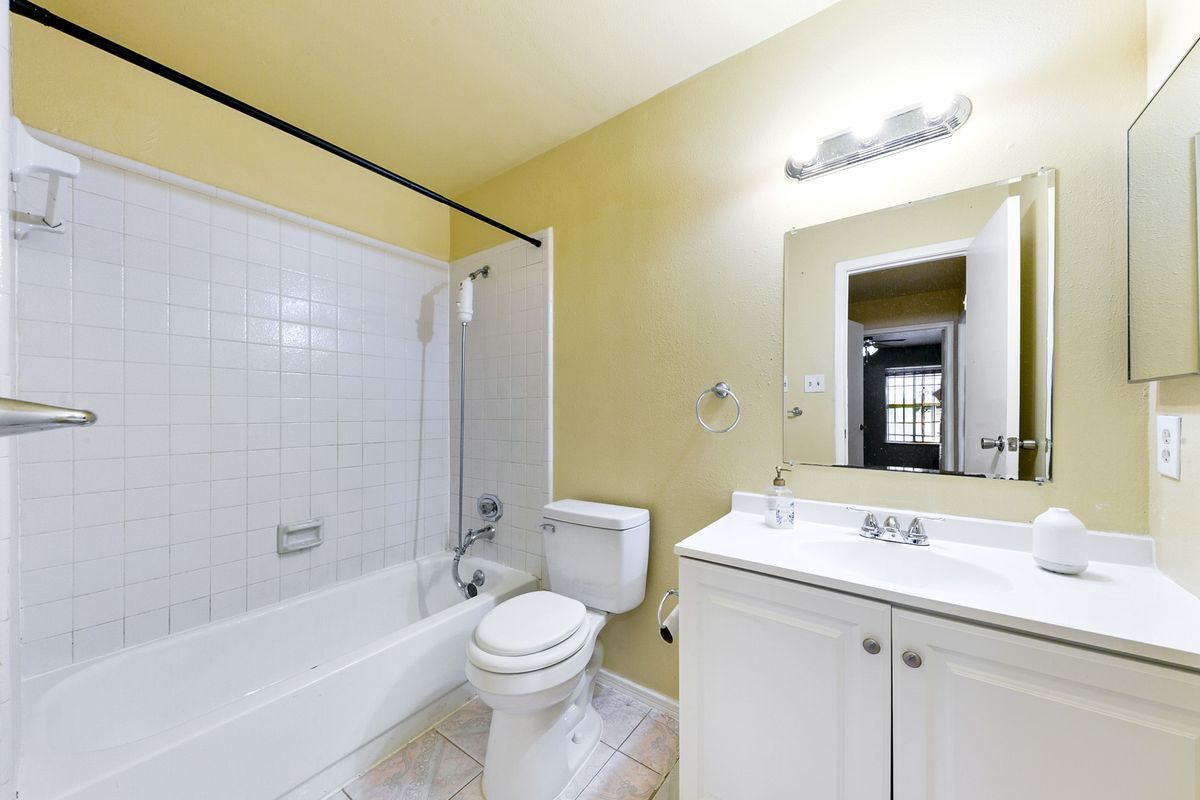 Building Photo - 6500 Sands Point Dr