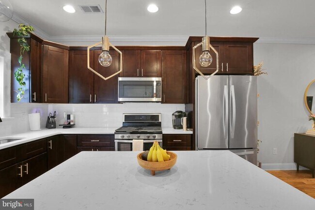 Building Photo - 1715 N Howard St