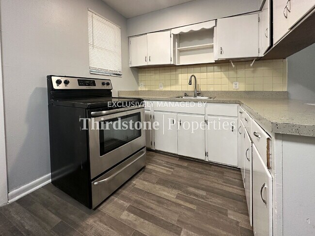 Building Photo - 1160 Comanche St