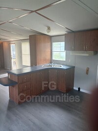 Building Photo - 1726 Suburban Dr