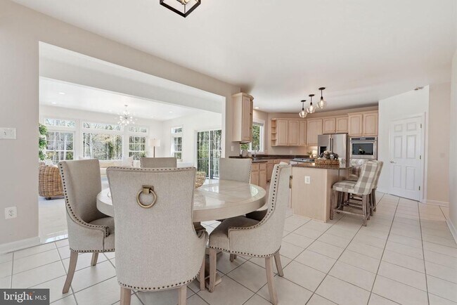 Building Photo - 3515 Devon Dr