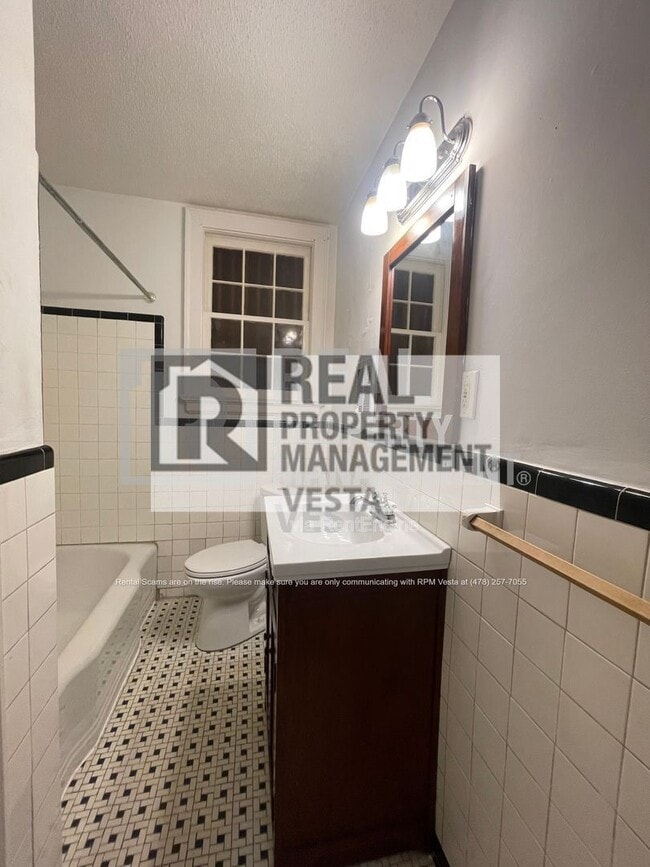 Building Photo - 1256 Winton Ave