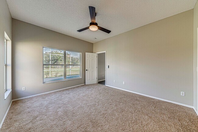 Building Photo - 745 Jaybee Ave