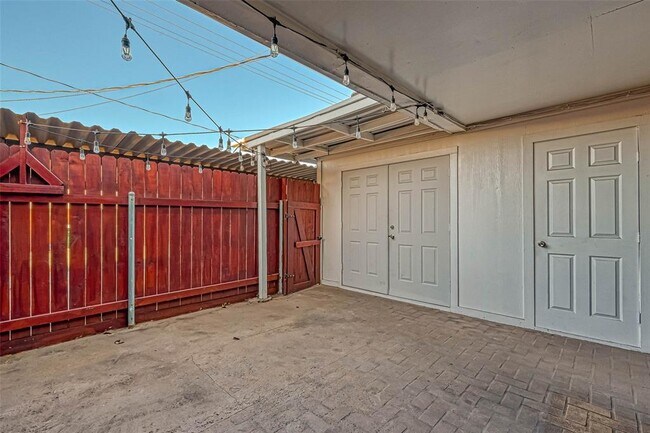 Building Photo - 2118 Straight Creek Dr