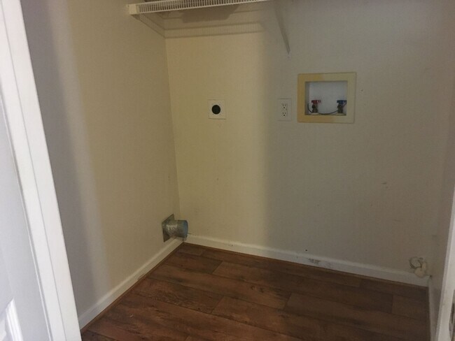 Building Photo - 107-111 Aidens Way