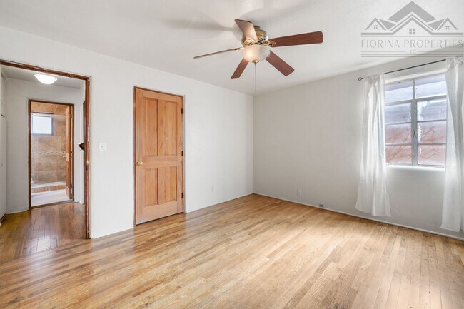 Building Photo - Sunny Retreat in South Capitol