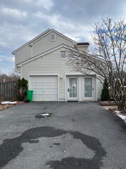 Building Photo - 3505 Cherryvale Dr