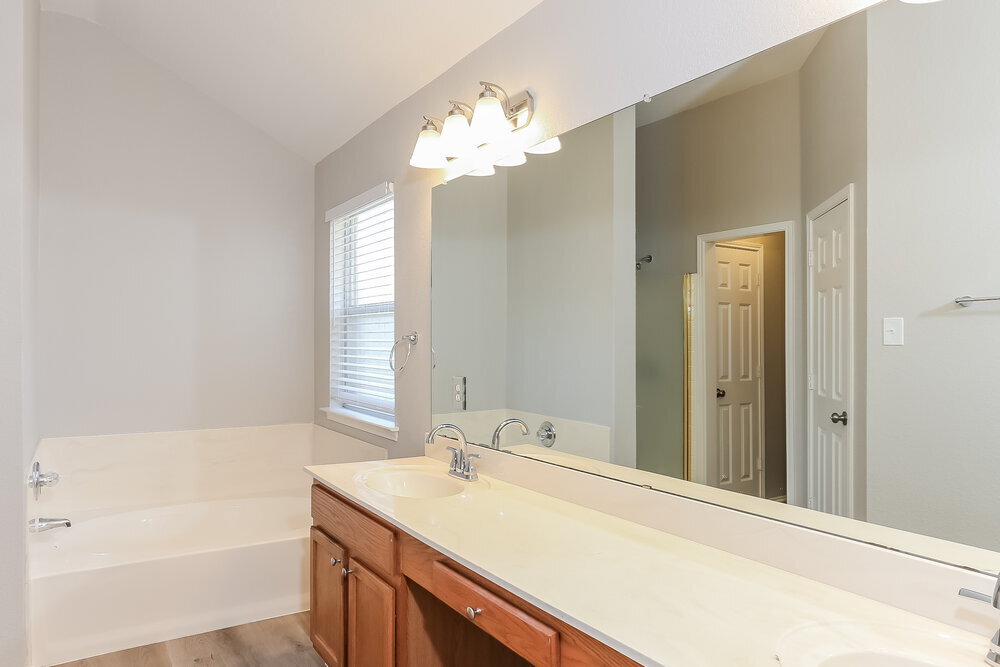 Building Photo - 1302 Hidden Glade Dr