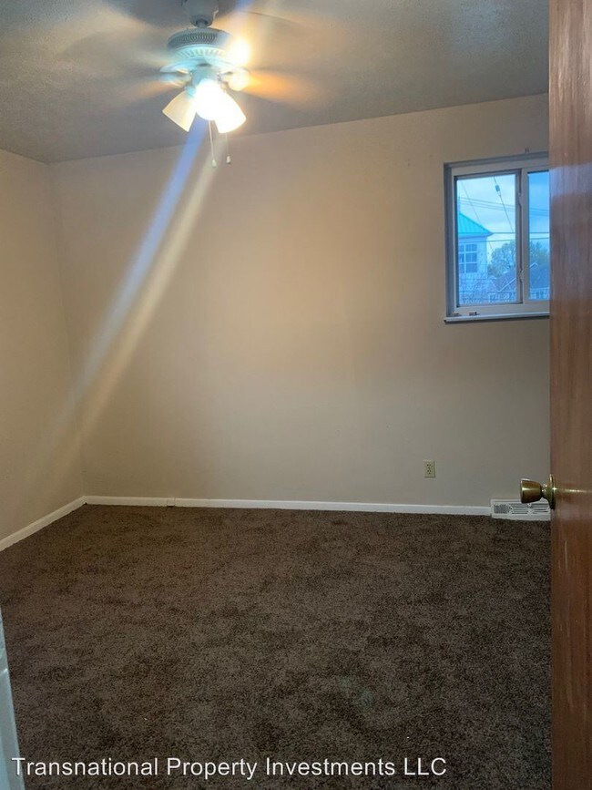 Building Photo - 17550 Lakeshore Blvd