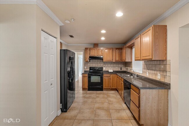 Building Photo - 2726 W Cavett Dr