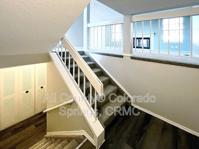 Building Photo - 2058 Palm Dr