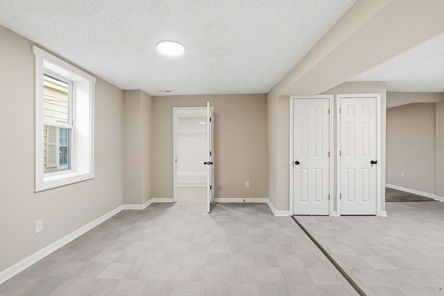 Building Photo - 1310 Oakwood Ave